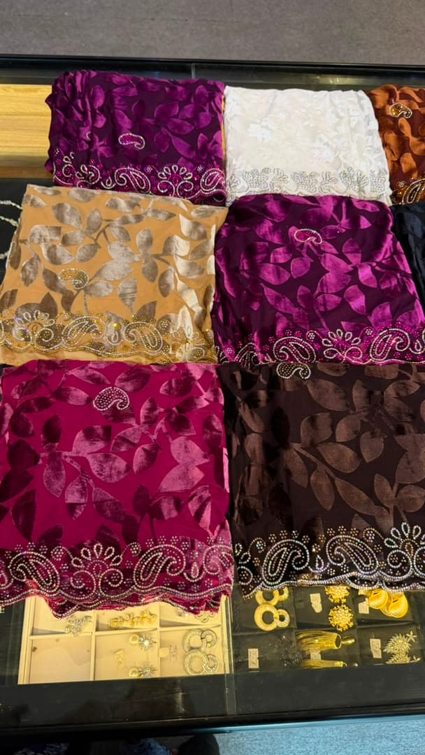 Velvet leaf-pattern veils with crystal paisley borders